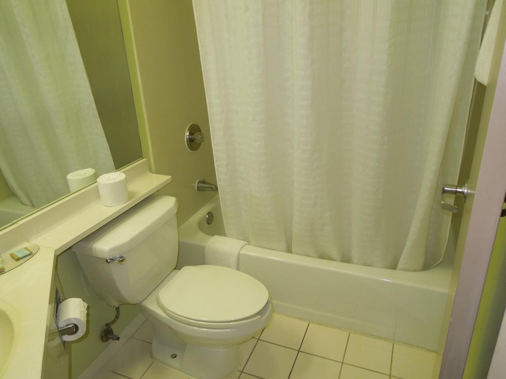 Travelodge - Cincinnati Шаронвилл Номер фото